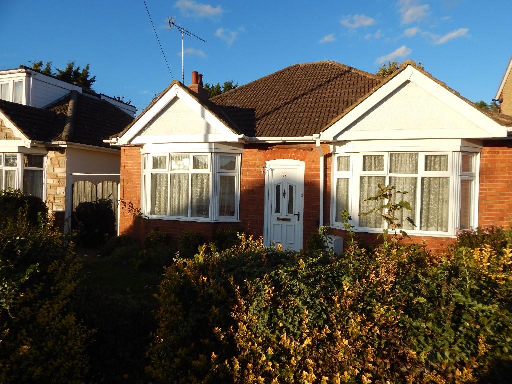 3 bedroom detached bungalow for rent in Toddington Road, Luton