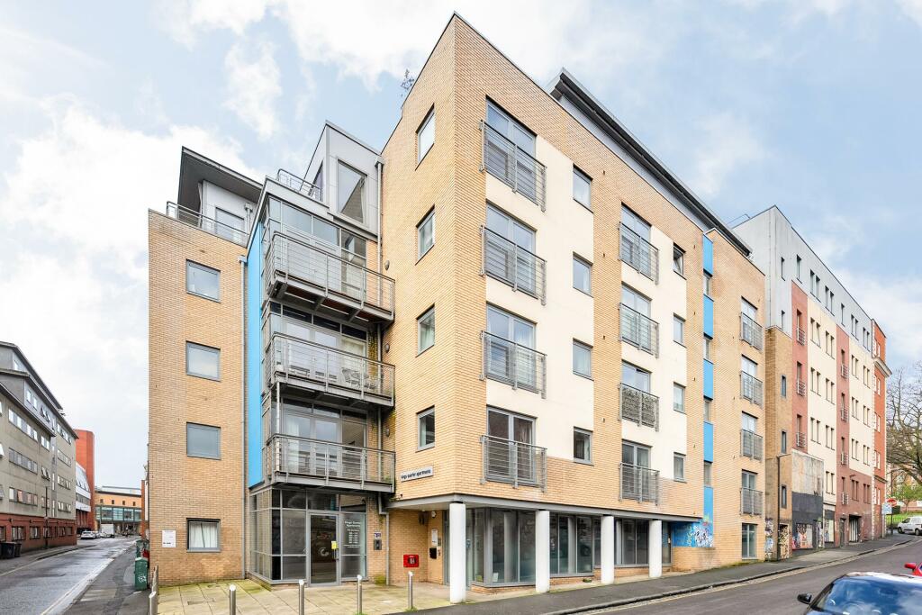 2 bedroom flat for rent in King Square Avenue, City Centre, BS2
