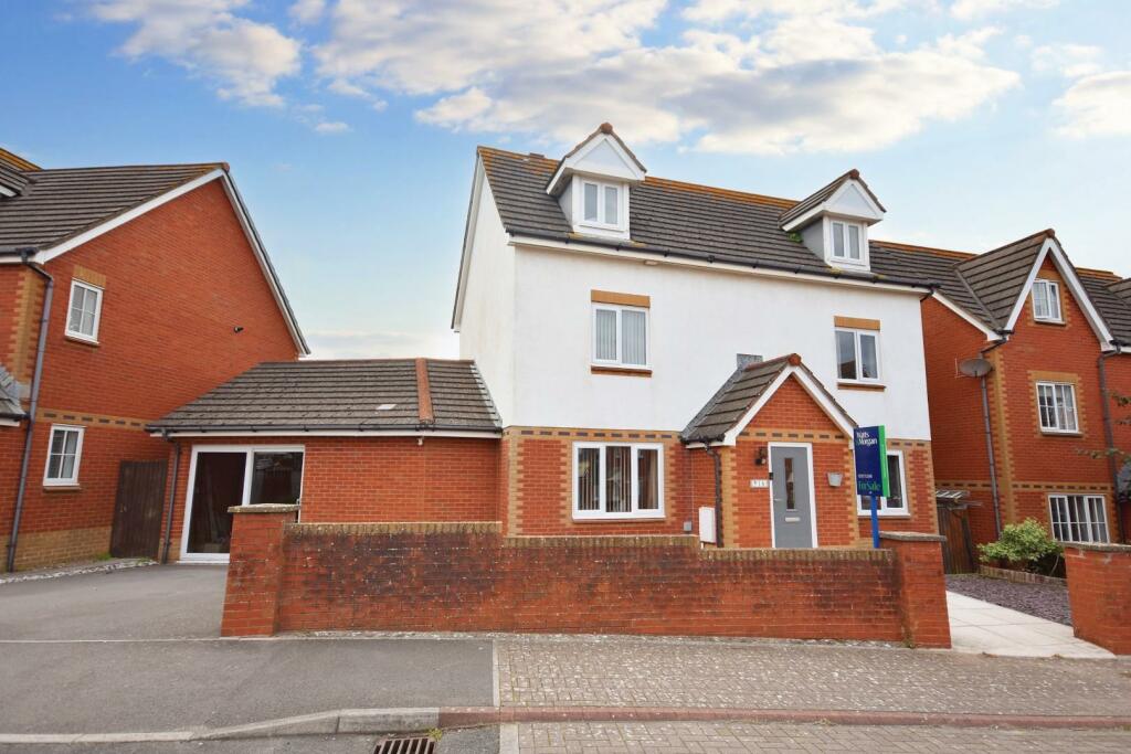 5 bedroom detached house for sale in Clos Yr Wylan, Barry Island, Vale