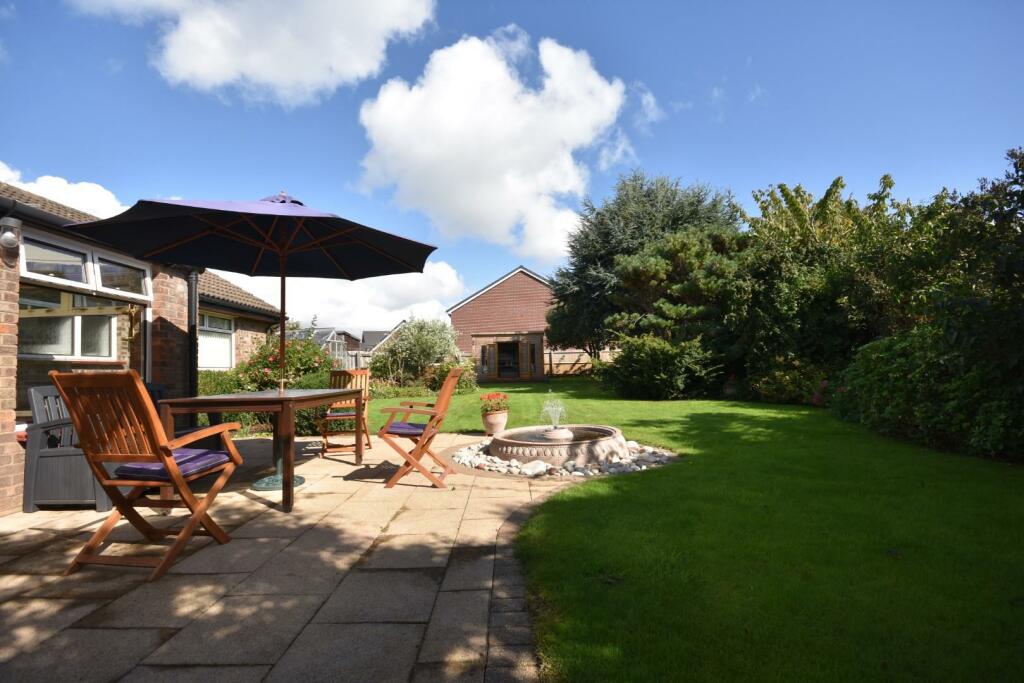 3 bedroom detached bungalow for sale in 7 Uphill Close, Sully, CF64 5UT