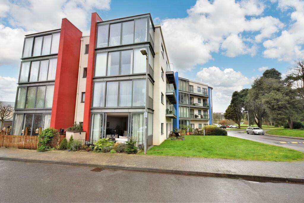 2 bedroom apartment for sale in 126 Woodlands, Hayes Point, Sully, CF64