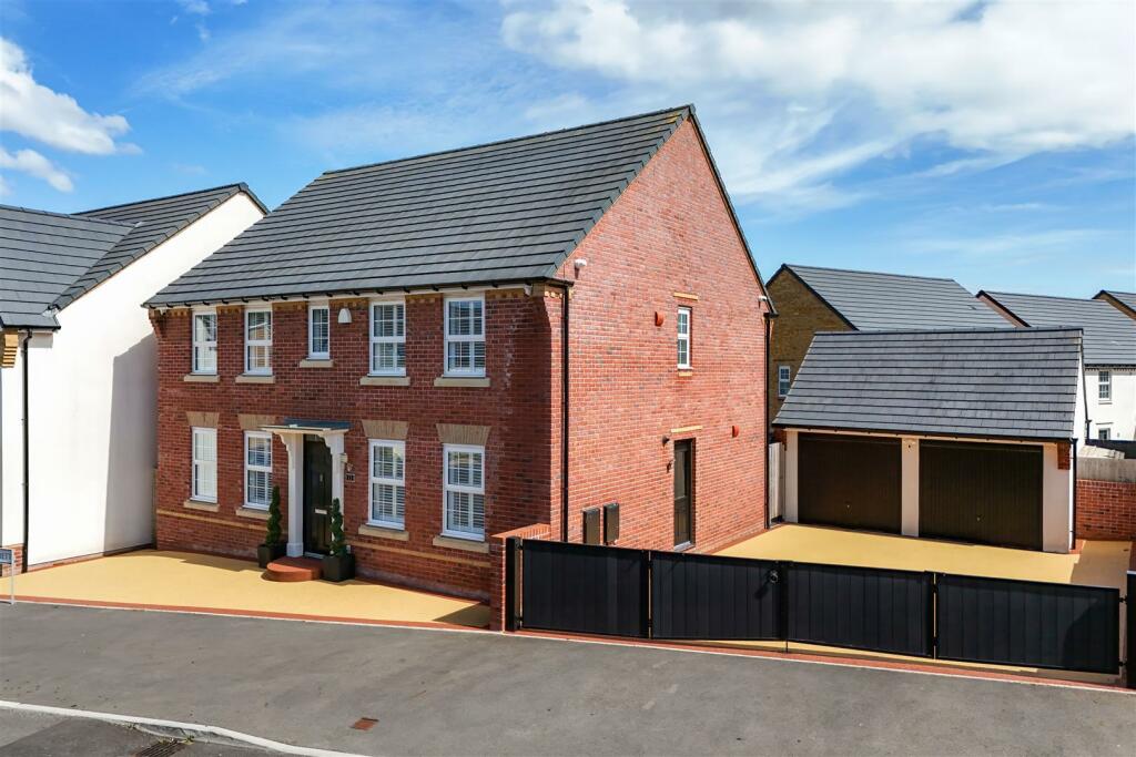 4 bedroom detached house for sale in 11 Ffordd Merrett, Dinas Powys