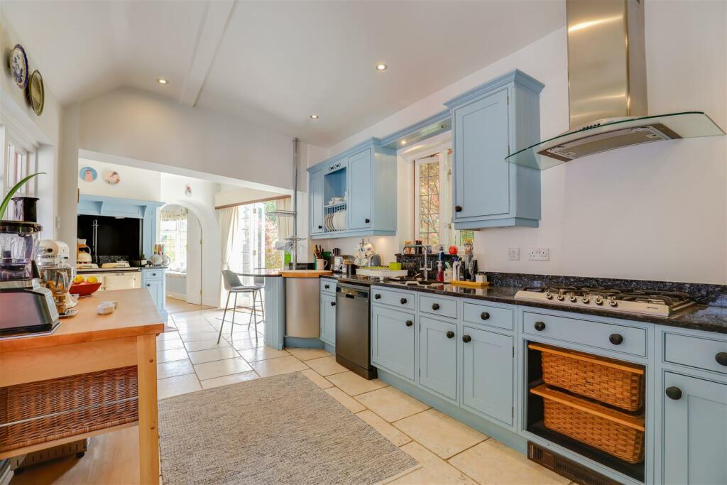 Additional property image - Trefnant, Dinas Powys, Vale Of Glamorgan, CF64 4HH