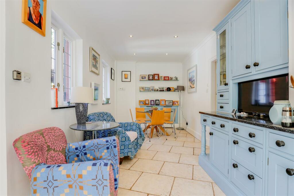 Additional property image - Trefnant, Dinas Powys, Vale Of Glamorgan, CF64 4HH