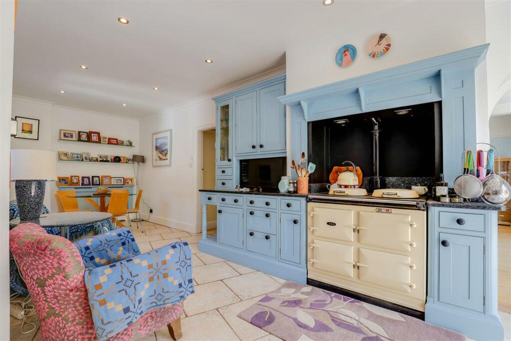 Additional property image - Trefnant, Dinas Powys, Vale Of Glamorgan, CF64 4HH