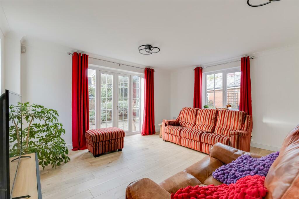 Additional property image - 11 Clos Y Fulfran, Barry, Vale Of Glamorgan, CF62 5DG