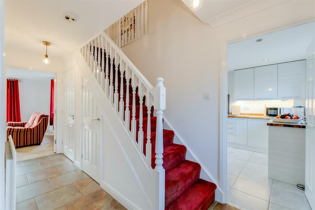 Additional property image - 11 Clos Y Fulfran, Barry, Vale Of Glamorgan, CF62 5DG
