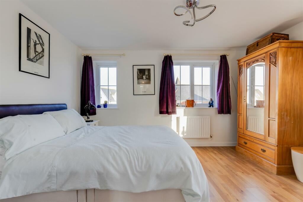 Additional property image - 11 Clos Y Fulfran, Barry, Vale Of Glamorgan, CF62 5DG