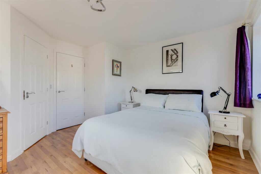Additional property image - 11 Clos Y Fulfran, Barry, Vale Of Glamorgan, CF62 5DG
