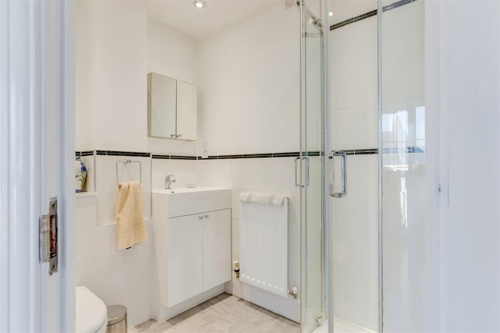 Additional property image - 11 Clos Y Fulfran, Barry, Vale Of Glamorgan, CF62 5DG