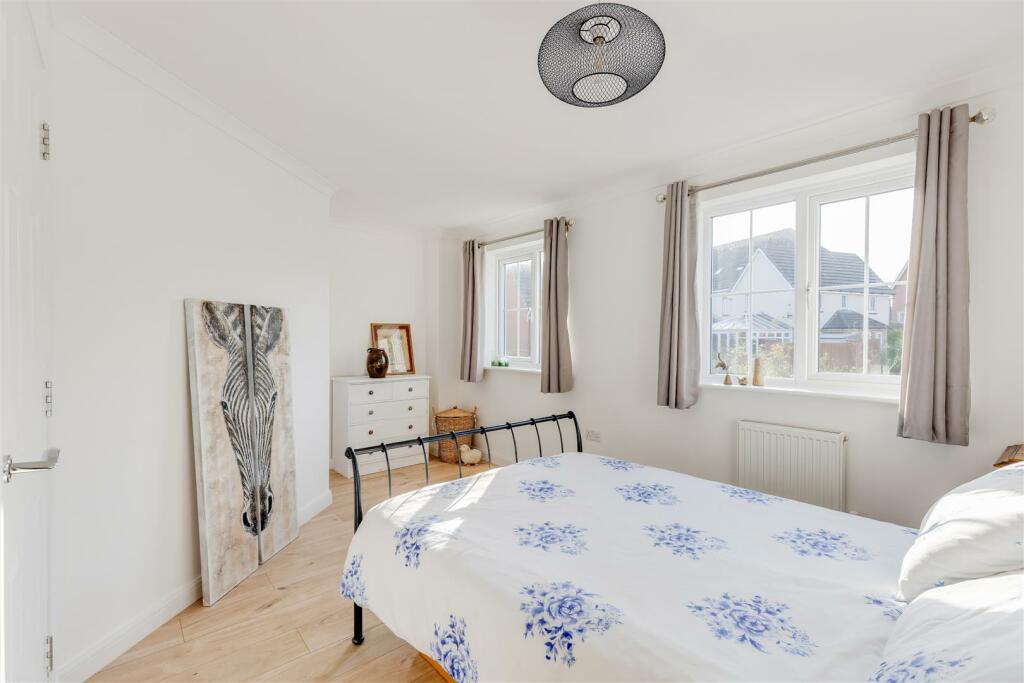 Additional property image - 11 Clos Y Fulfran, Barry, Vale Of Glamorgan, CF62 5DG