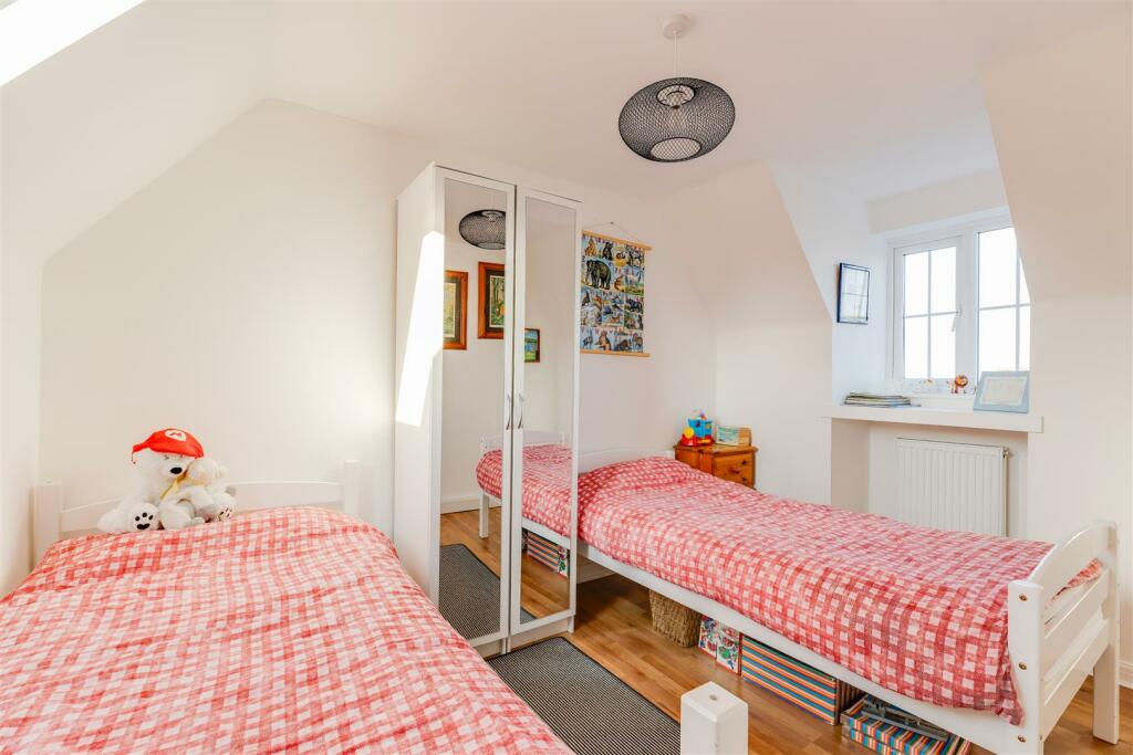 Additional property image - 11 Clos Y Fulfran, Barry, Vale Of Glamorgan, CF62 5DG