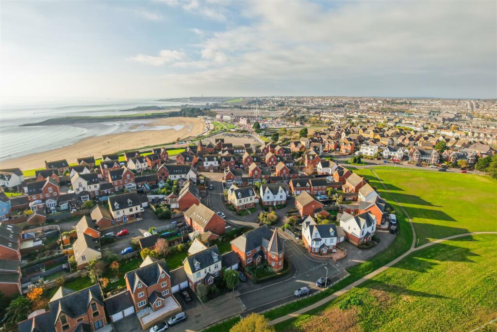 Additional property image - 11 Clos Y Fulfran, Barry, Vale Of Glamorgan, CF62 5DG