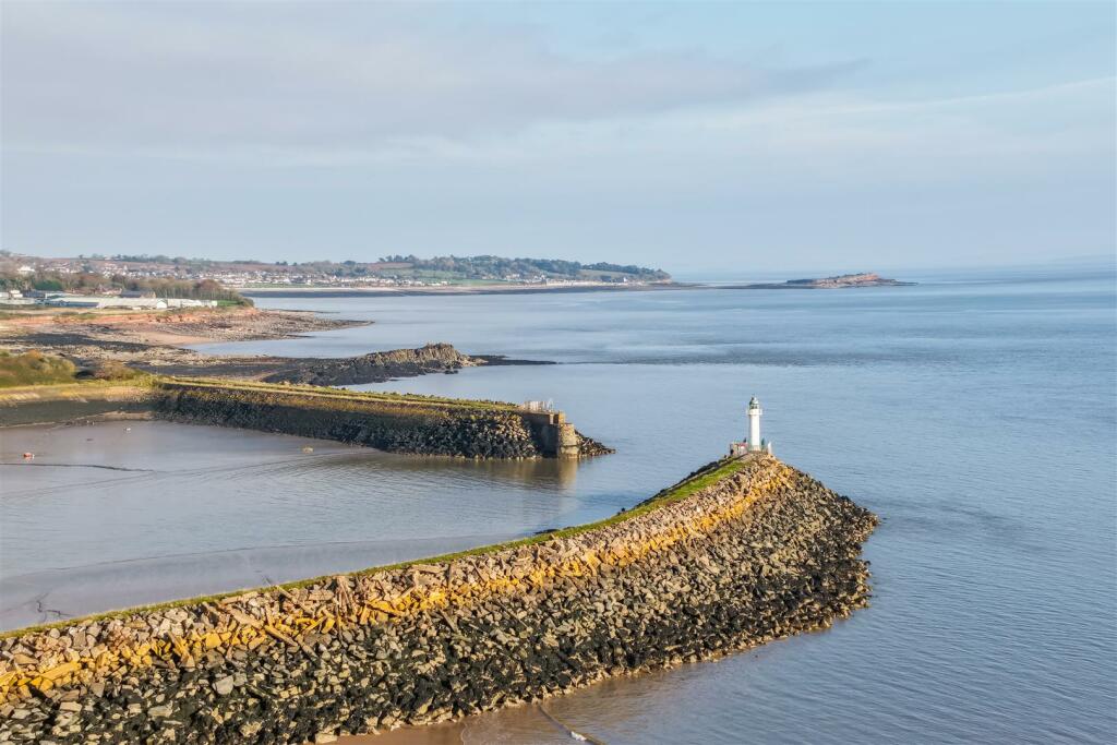 Additional property image - 11 Clos Y Fulfran, Barry, Vale Of Glamorgan, CF62 5DG