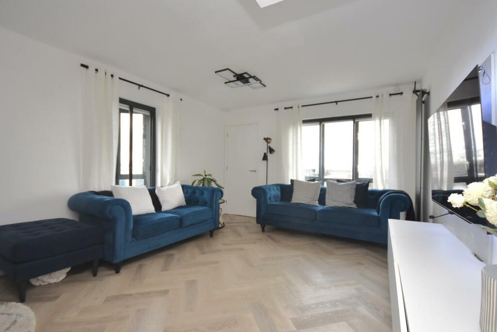 Additional property image - 8 Custom House Place, Penarth, CF64 1TP