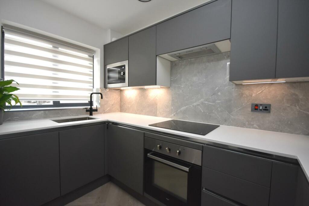 Additional property image - 8 Custom House Place, Penarth, CF64 1TP