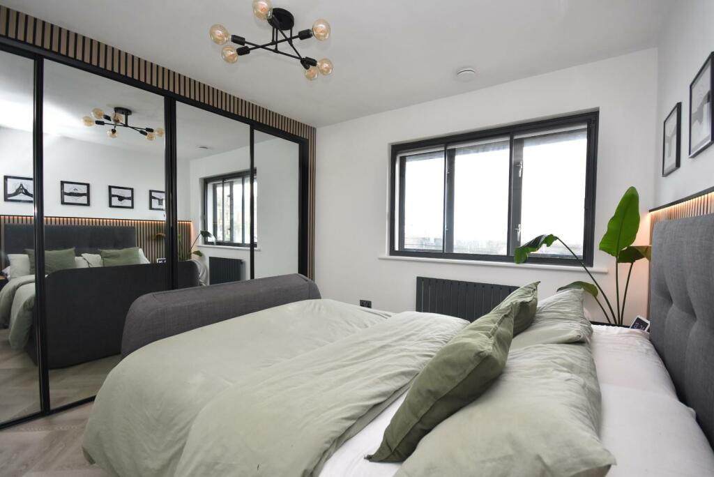 Additional property image - 8 Custom House Place, Penarth, CF64 1TP