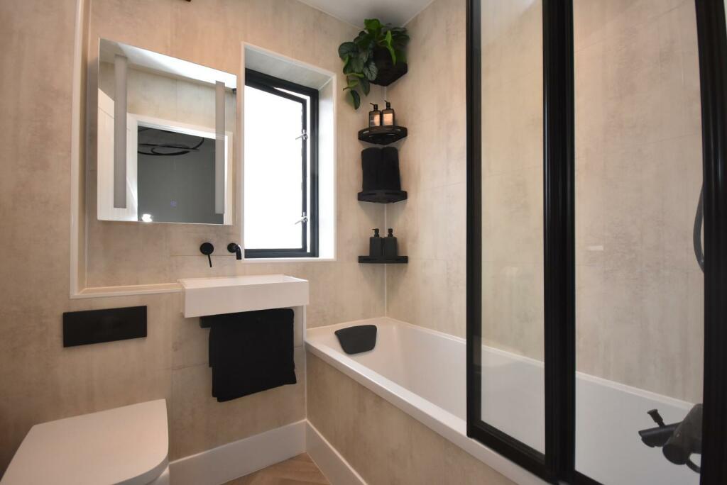 Additional property image - 8 Custom House Place, Penarth, CF64 1TP