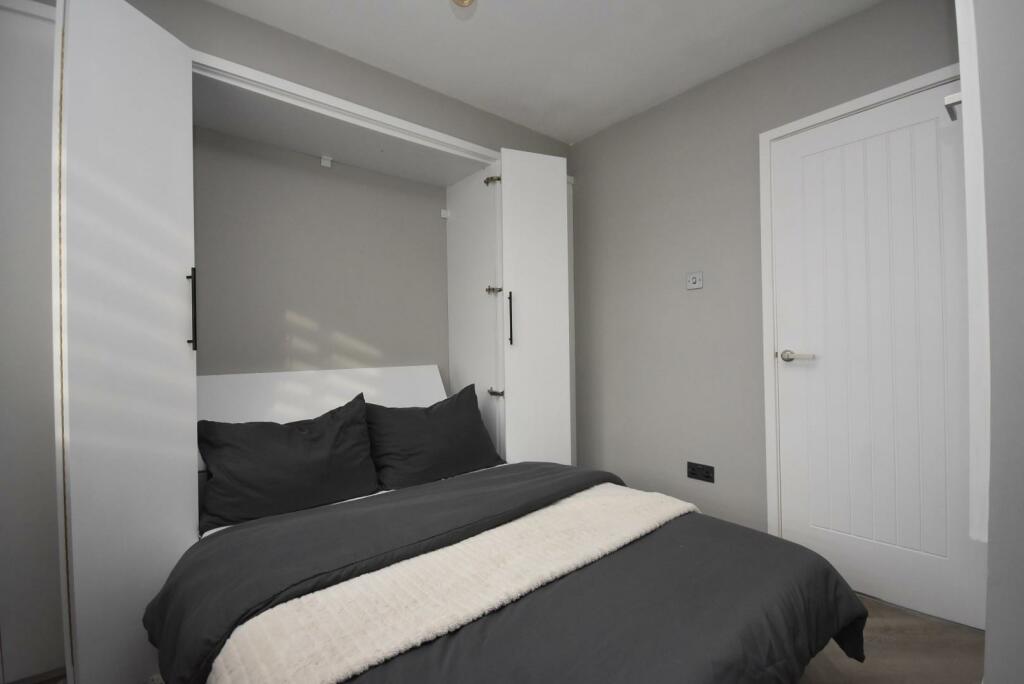 Additional property image - 8 Custom House Place, Penarth, CF64 1TP