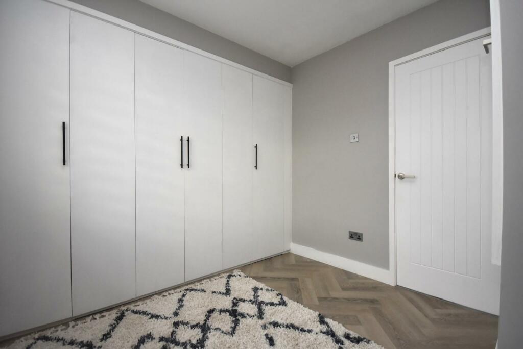 Additional property image - 8 Custom House Place, Penarth, CF64 1TP