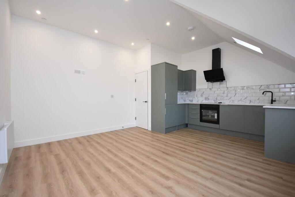 Additional property image - Flat 4, 76 Connaught Road, Cardiff, CF24 3PX