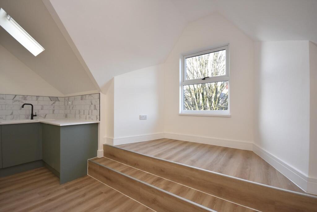 Additional property image - Flat 4, 76 Connaught Road, Cardiff, CF24 3PX