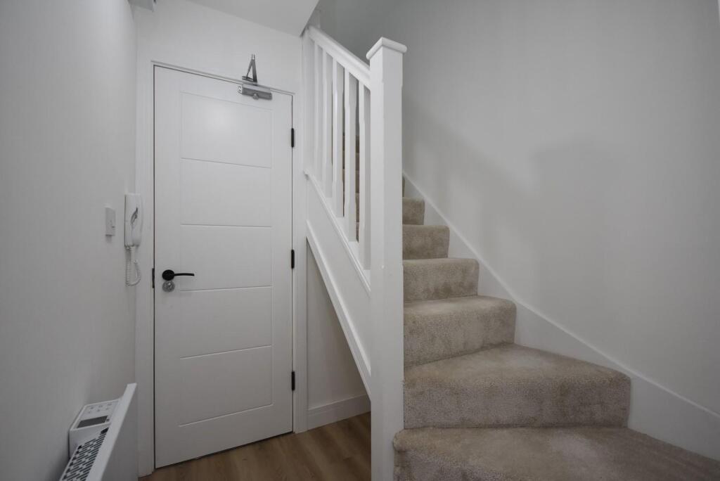 Additional property image - Flat 4, 76 Connaught Road, Cardiff, CF24 3PX