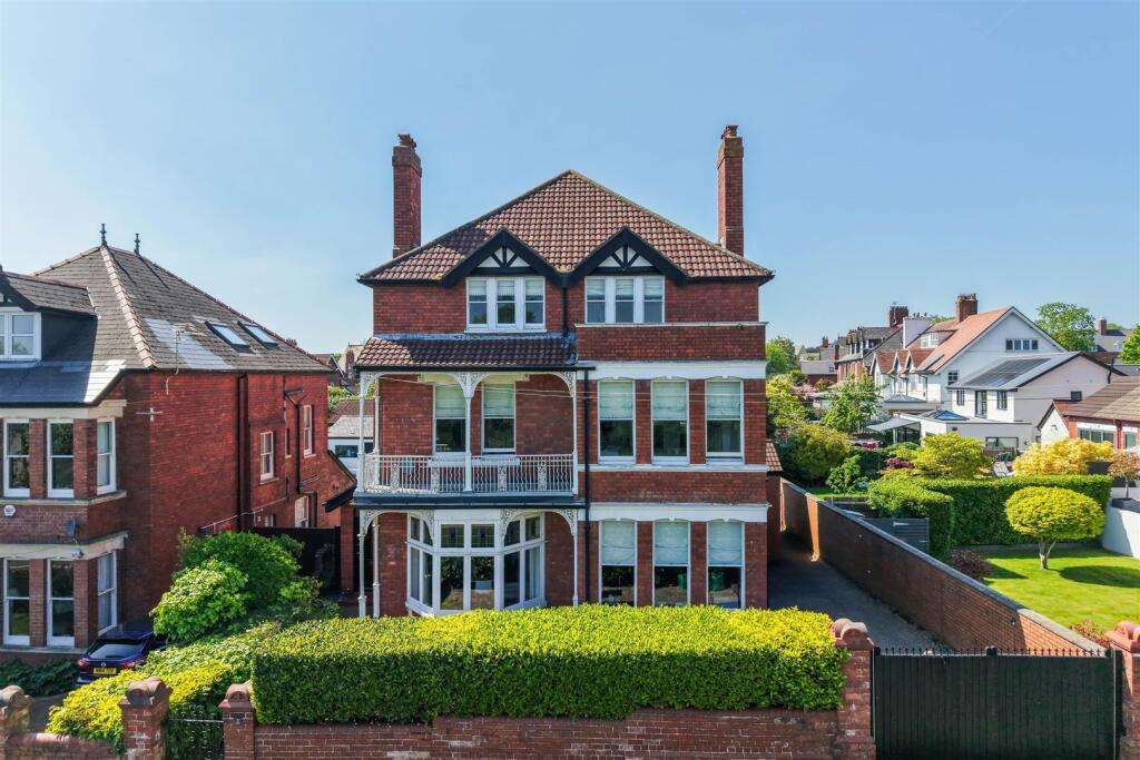 Main image of property: 3 Lower Cwrt-Y-Vil Road, Penarth, CF64 3HQ
