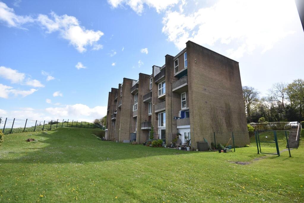Main image of property: 7 Gwent, Northcliffe, Penarth, CF64 1DY