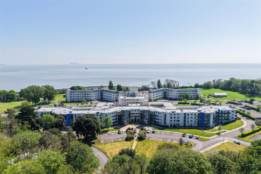 Main image of property: 8 Woodlands, Hayes Point, Sully, CF64 5QE