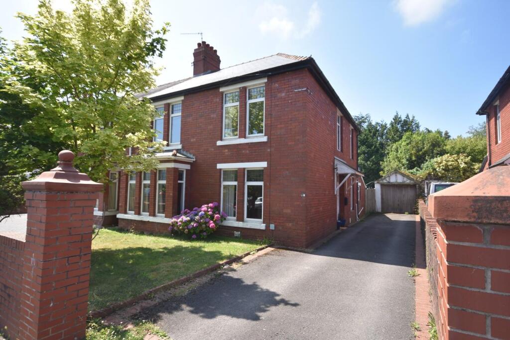 Main image of property: 107 Lavernock Road, Penarth, CF64 3QG