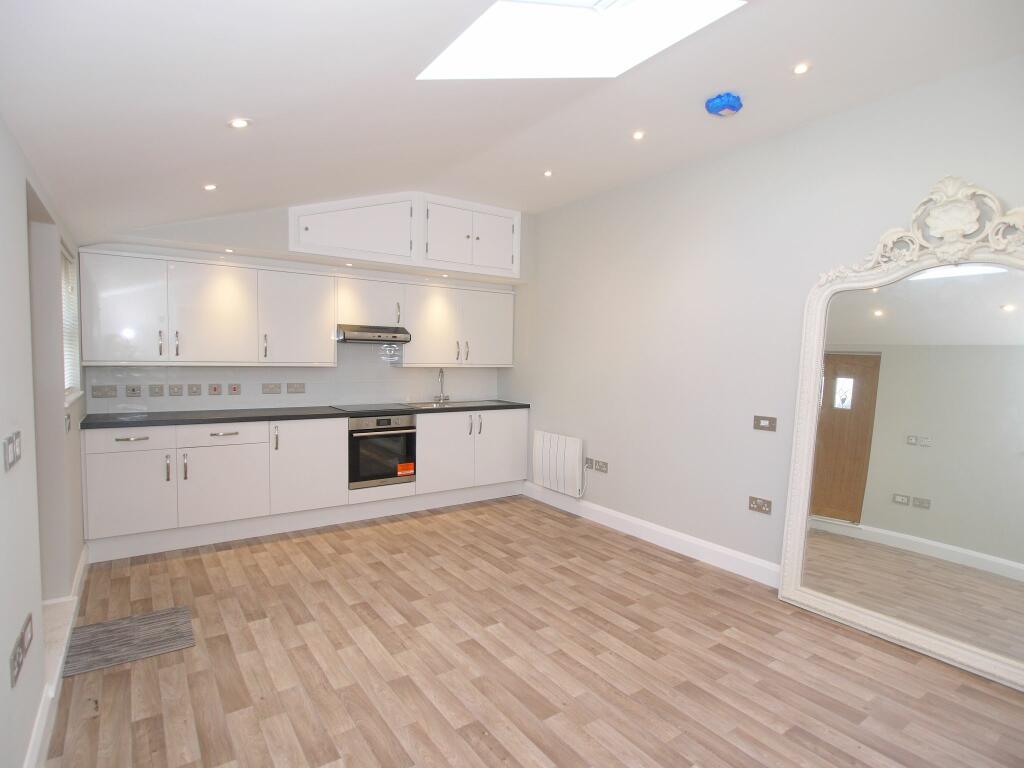 Studio flat for sale in Eardley Road, Sevenoaks, TN13