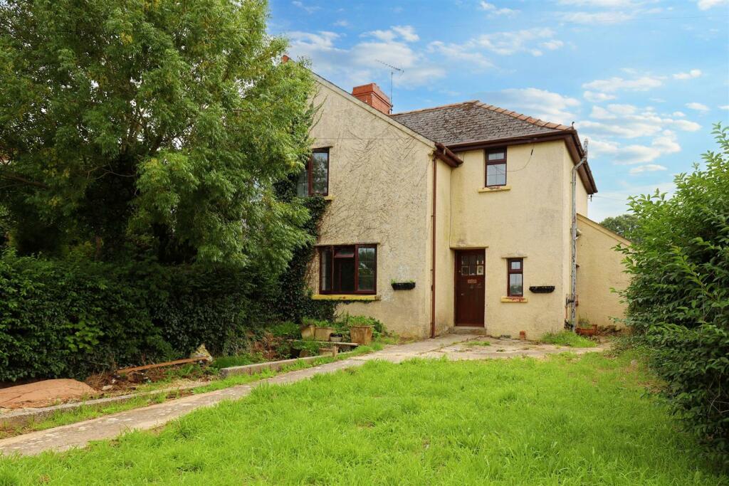 3 bedroom semidetached house for sale in Grove Road, Llandow, Nr