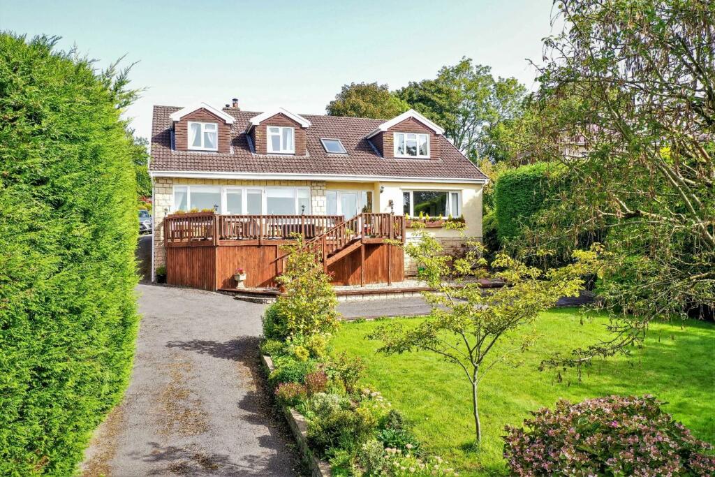 5 bedroom detached house for sale in Castle Hill, Llanblethian