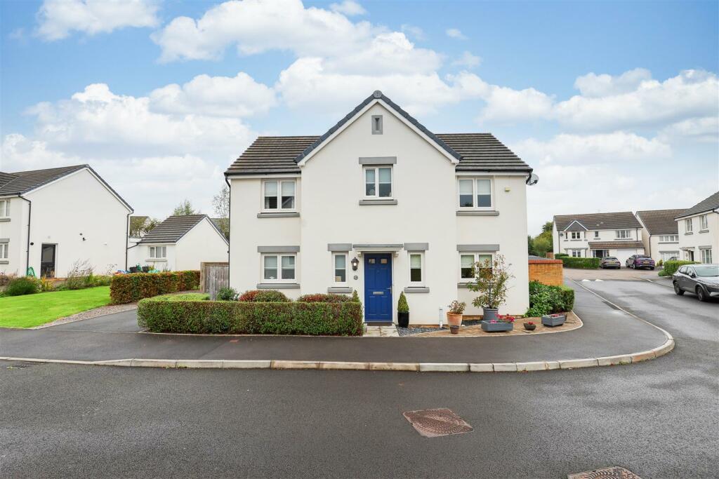 4 bedroom detached house for sale in Badgers Brook Rise, Ystradowen, Nr