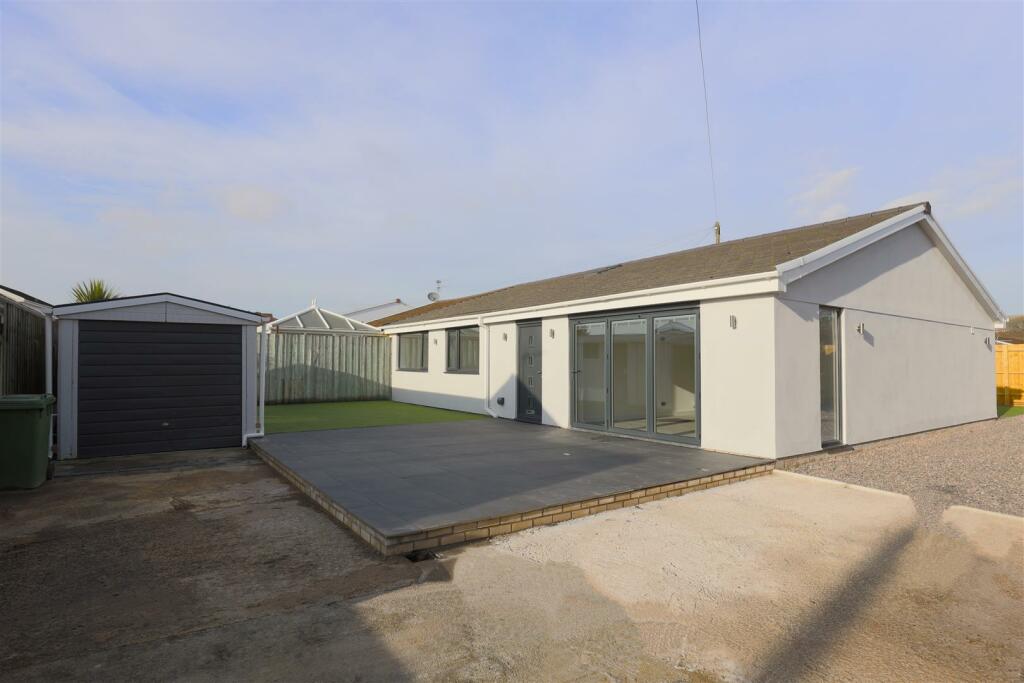 3 bedroom semidetached bungalow for sale in Bryn Henllan, Brynna