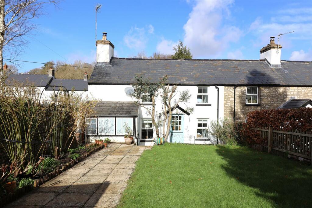 2 bedroom cottage for sale in Cottages, Factory Road