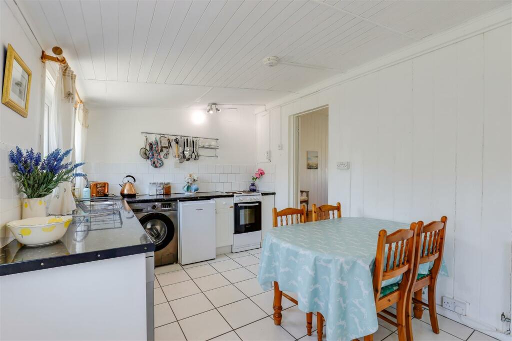 Additional property image - Channel View, Ogmore-By-Sea, Vale Of Glamorgan, CF32 0QA