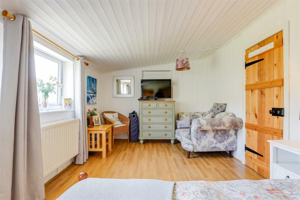 Additional property image - Channel View, Ogmore-By-Sea, Vale Of Glamorgan, CF32 0QA
