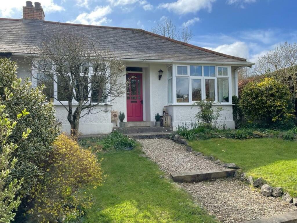 3 bedroom semidetached bungalow for sale in Factory Road, Llanblethian