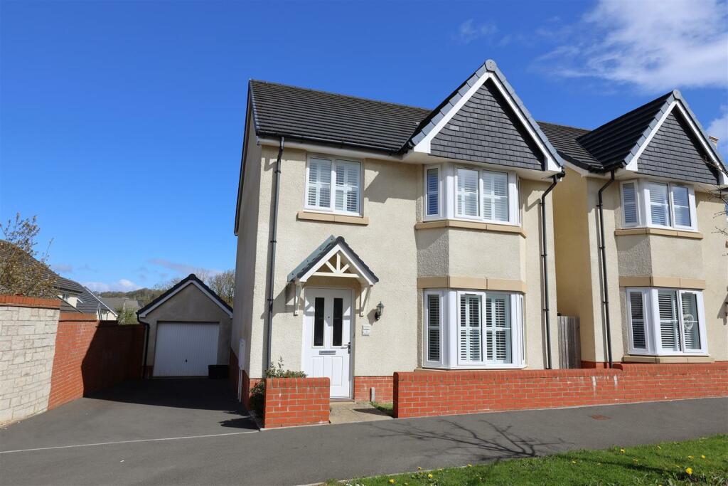 4 Bedroom Detached House For Sale In Dunraven Close, Cowbridge, Vale Of 