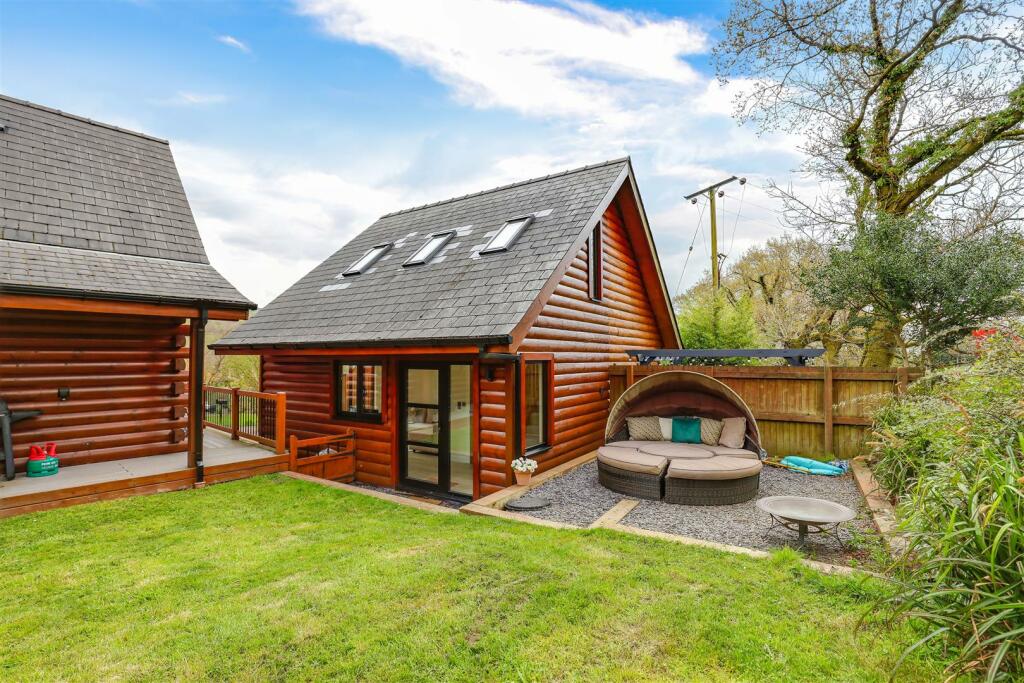 Additional property image - Oakmead Road, Llanharan, Pontyclun, Rhondda Cynon Taff, CF72 9FB