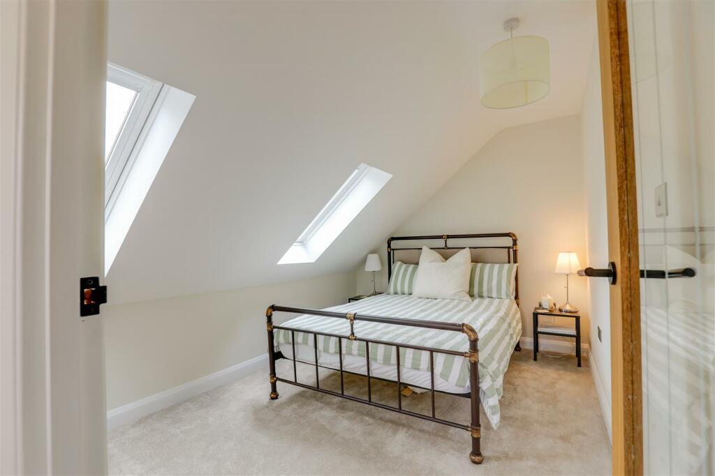 Additional property image - Oakmead Road, Llanharan, Pontyclun, Rhondda Cynon Taff, CF72 9FB