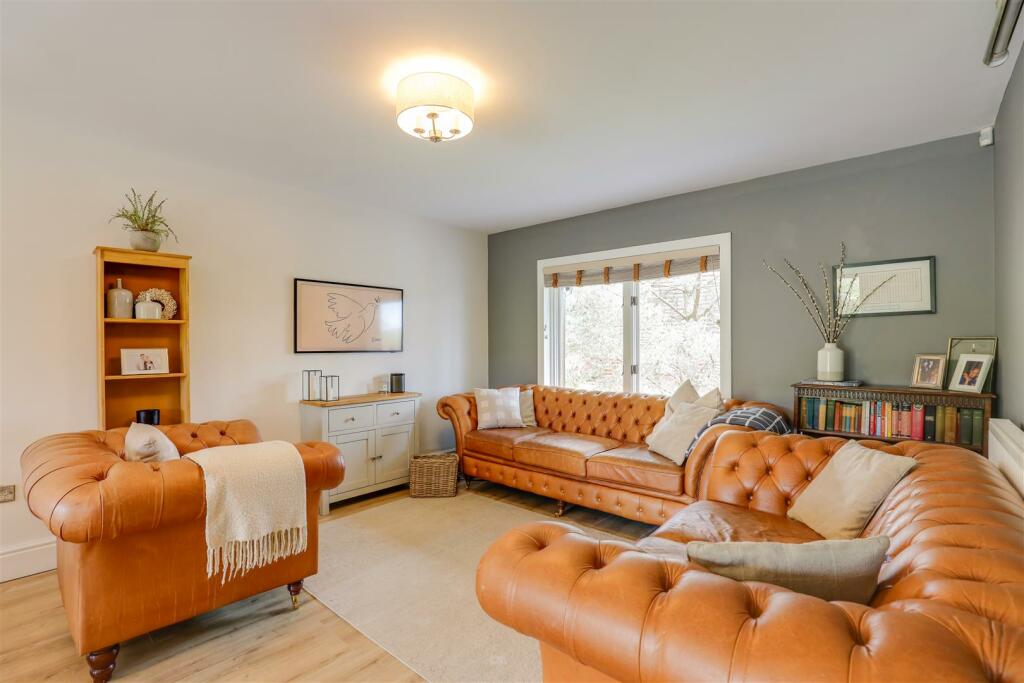 Additional property image - Oakmead Road, Llanharan, Pontyclun, Rhondda Cynon Taff, CF72 9FB