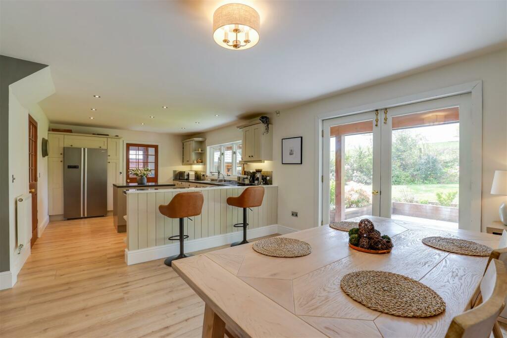 Additional property image - Oakmead Road, Llanharan, Pontyclun, Rhondda Cynon Taff, CF72 9FB