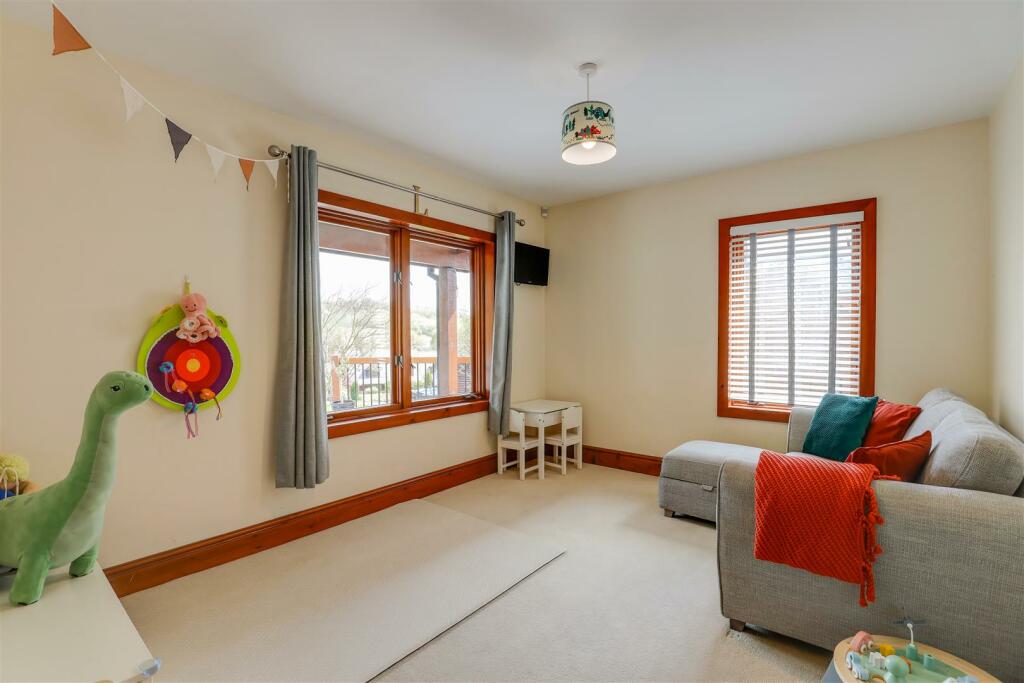Additional property image - Oakmead Road, Llanharan, Pontyclun, Rhondda Cynon Taff, CF72 9FB
