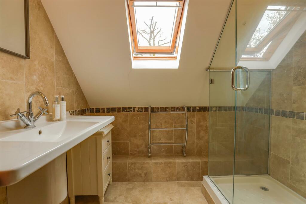 Additional property image - Oakmead Road, Llanharan, Pontyclun, Rhondda Cynon Taff, CF72 9FB