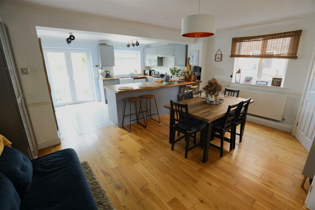 Additional property image - Millfield Drive, Cowbridge, Vale of Glamorgan, CF71 7BR