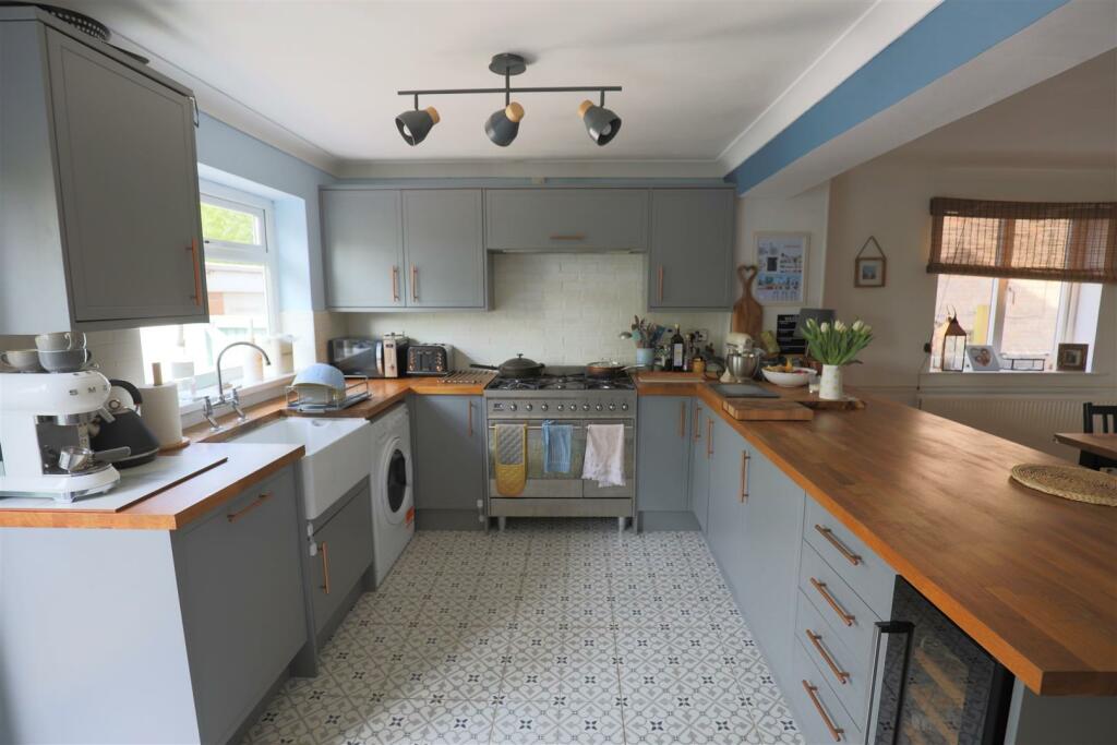 Additional property image - Millfield Drive, Cowbridge, Vale of Glamorgan, CF71 7BR