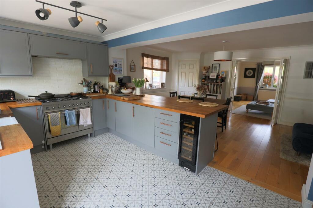 Additional property image - Millfield Drive, Cowbridge, Vale of Glamorgan, CF71 7BR